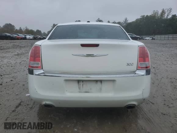 2012 Chrysler 300 with VIN 2C3CCAAG4CH197085, listed as a Copart auction lot 82420495 with 138,738 mi miles and Clean title. Bid and sale history available at DreamBid. Image 6.
