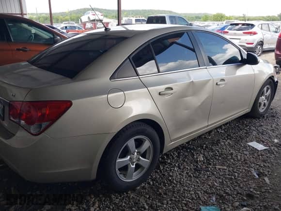 2014 Chevrolet Cruze LT with VIN 1G1PK5SB2E7374637, listed as a IAAI auction lot 42724596 with 120,344 mi miles and . Bid and sale history available at DreamBid. Image 4.