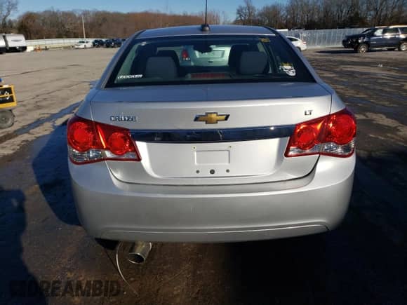 2015 Chevrolet Cruze LT z VIN 1G1PD5SB3F7238299, wystawiony jako Copart lot #88705955 z przebiegiem 156 127 mil mil oraz Szkoda całkowita • Salvage title. Historia ofert i sprzedaży dostępna na DreamBid. Obrazek 6.
