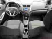 2012 Hyundai Accent GS z VIN KMHCT5AE7CU031833, wystawiony jako Copart lot #86186635 z przebiegiem 176 546 mil mil oraz Szkoda całkowita • Salvage title. Historia ofert i sprzedaży dostępna na DreamBid. Obrazek 8.