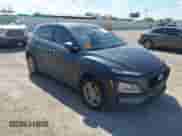 2020 Hyundai Kona SE с VIN KM8K12AA9LU578499, выставлен на аукционе IAAI как лот 43005545 с пробегом 62 487 миль миль и . История ставок и продаж доступна на DreamBid. Изображение 1.