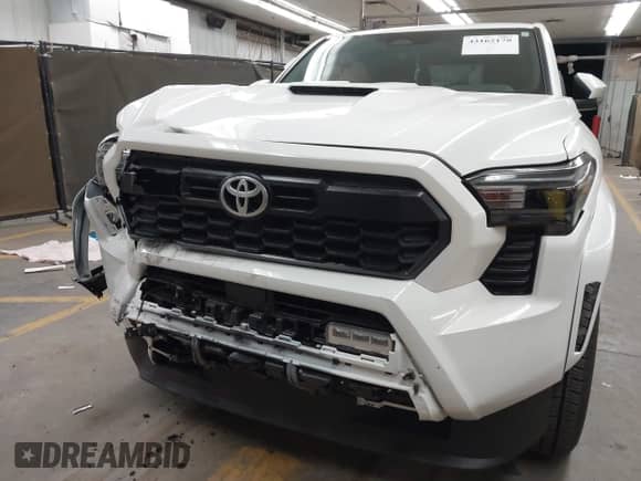 2024 Toyota Tacoma SR5 with VIN 3TMLB5FNXRM023237, listed as a IAAI auction lot 43162178 with 5,914 mi miles and . Bid and sale history available at DreamBid. Image 6.