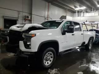 2023 Chevrolet Silverado 2500HD Work Truck z VIN 1GC1YLE72PF257303, wystawiony jako Copart lot #79519174 z przebiegiem 31 152 mil mil oraz Szkoda całkowita • Salvage title. Historia ofert i sprzedaży dostępna na DreamBid. Obrazek 1.