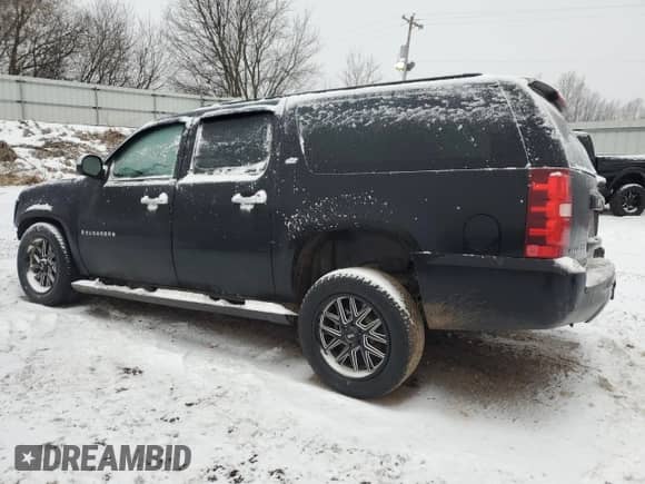 2008 Chevrolet Suburban LTZ with VIN 3GNFK16Y58G195633, listed as a Copart auction lot 43244645 with 201,312 mi miles and Clean title. Bid and sale history available at DreamBid. Image 2.