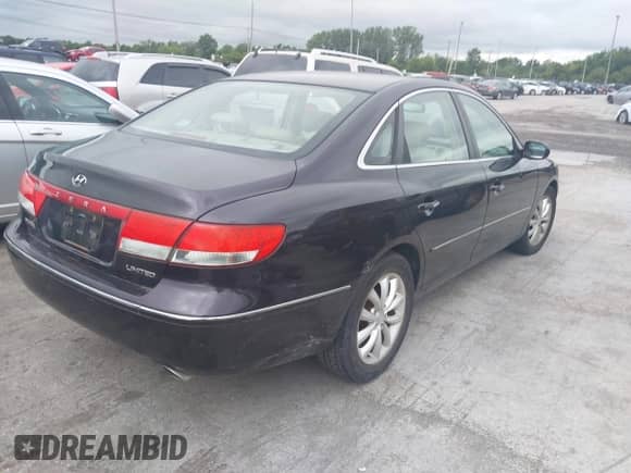 2007 Hyundai Azera SE with VIN KMHFC46F37A181888, listed as a IAAI auction lot 42982304 with 157,787 mi miles and . Bid and sale history available at DreamBid. Image 4.