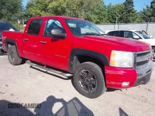 2011 Chevrolet Silverado 1500 LT z VIN 3GCPKSE33BG218147, wystawiony jako IAAI lot #43324112 z przebiegiem 83 575 mil mil oraz . Historia ofert i sprzedaży dostępna na DreamBid. Obrazek 1.