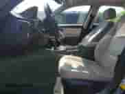 2011 BMW 3 Series 328i xDrive z VIN WBAPK5G50BNN26378, wystawiony jako Copart lot #58738995 z przebiegiem 129 319 mil mil oraz Szkoda całkowita • Salvage title. Historia ofert i sprzedaży dostępna na DreamBid. Obrazek 7.