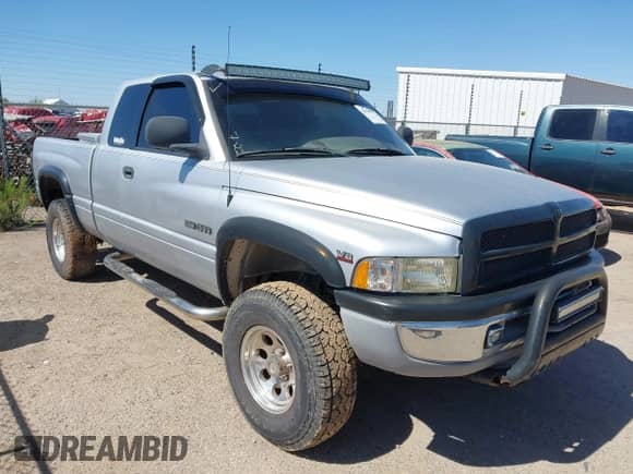 2001 Dodge 1500 с VIN 3B7HF13ZX1M539371, выставлен на аукционе IAAI как лот 42810009 с пробегом 284 889 миль миль и . История ставок и продаж доступна на DreamBid. Изображение 1.
