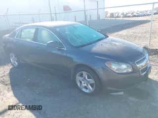 2010 Chevrolet Malibu 1LS z VIN 1G1ZB5EB1AF258687, wystawiony jako IAAI lot #43458639 z przebiegiem 204 705 mil mil oraz . Historia ofert i sprzedaży dostępna na DreamBid. Obrazek 1.