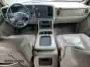 2004 Chevrolet Suburban Z71 z VIN 3GNFK16Z94G328378, wystawiony jako Copart lot #64143725 z przebiegiem 302 416 mil mil oraz Szkoda całkowita • Salvage title. Historia ofert i sprzedaży dostępna na DreamBid. Obrazek 8.