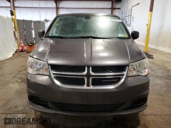 2018 Dodge Grand Caravan SE z VIN 2C4RDGBG5JR312871, wystawiony jako Copart lot #69593385 z przebiegiem 159 455 mil mil oraz Czysty tytuł • Clean title. Historia ofert i sprzedaży dostępna na DreamBid. Obrazek 5.