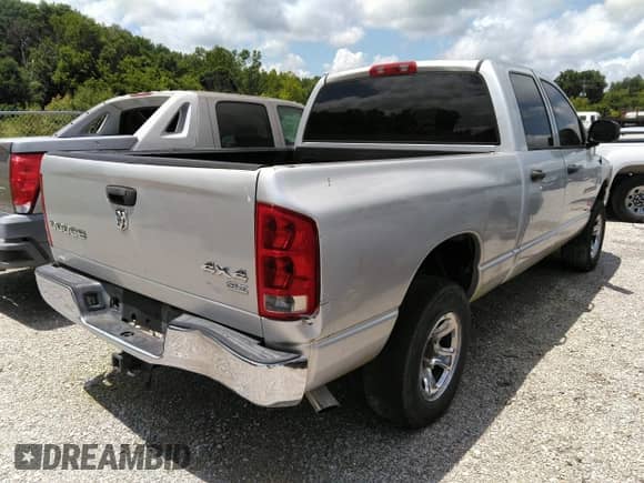 2005 Dodge 1500 SLT z VIN 1D7HU18N35S146360, wystawiony jako IAAI lot #42560561 z przebiegiem 222 838 mil mil oraz . Historia ofert i sprzedaży dostępna na DreamBid. Obrazek 4.