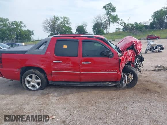 2009 Chevrolet Avalanche LTZ z VIN 3GNFK32369G135416, wystawiony jako IAAI lot #42538517 z przebiegiem 101 888 mil mil oraz . Historia ofert i sprzedaży dostępna na DreamBid. Obrazek 13.