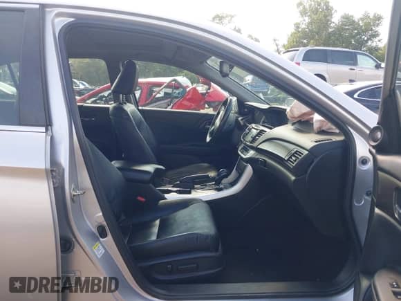 2015 Honda Accord EX-L with VIN 1HGCR2F89FA140189, listed as a IAAI auction lot 43310970 with 94,301 mi miles and . Bid and sale history available at DreamBid. Image 5.