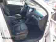 2014 Hyundai Santa Fe z VIN 5XYZWDLA8EG140946, wystawiony jako IAAI lot #42241809 z przebiegiem 137 584 mil mil oraz . Historia ofert i sprzedaży dostępna na DreamBid. Obrazek 5.