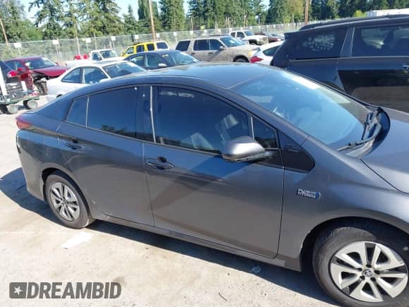 2018 Toyota Prius Plus z VIN JTDKARFP1J3071500, wystawiony jako IAAI lot #42665651 z przebiegiem 168 014 mil mil oraz . Historia ofert i sprzedaży dostępna na DreamBid. Obrazek 14.