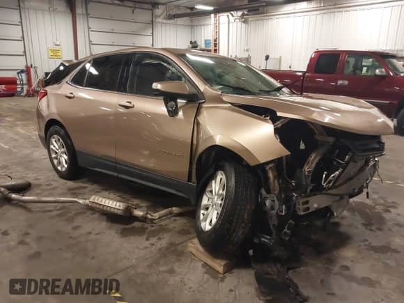 2019 Chevrolet Equinox LT z VIN 2GNAXTEV3K6137229, wystawiony jako IAAI lot #43252422 z przebiegiem 151 840 mil mil oraz . Historia ofert i sprzedaży dostępna na DreamBid. Obrazek 1.