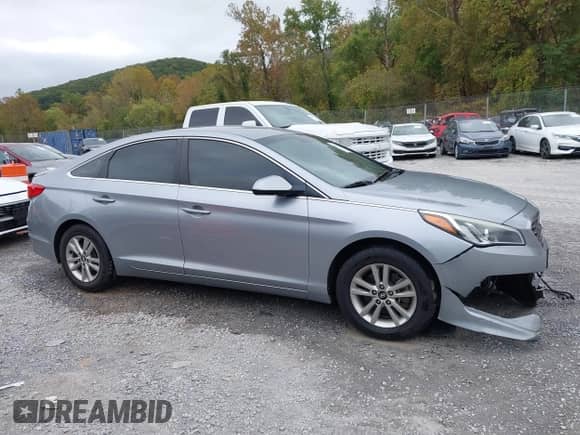 2015 Hyundai Sonata SE с VIN 5NPE24AF1FH070855, выставлен на аукционе IAAI как лот 43401764 с пробегом 150 569 миль миль и . История ставок и продаж доступна на DreamBid. Изображение 13.