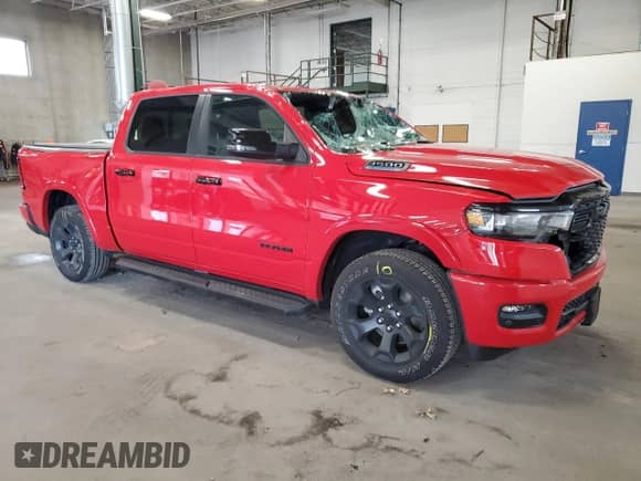 2025 Ram 1500 Big Horn z VIN 1C6RRFFG2SN662700, wystawiony jako Copart lot #67145505 z przebiegiem 8 103 mil mil oraz Szkoda całkowita • Salvage title. Historia ofert i sprzedaży dostępna na DreamBid. Obrazek 4.