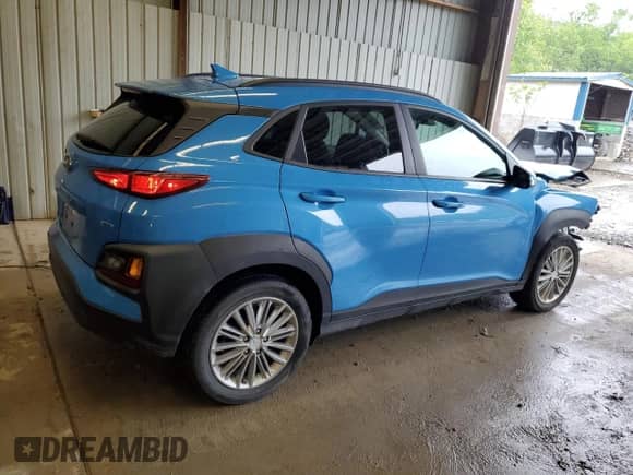 2020 Hyundai Kona SEL Plus z VIN KM8K6CAA3LU548566, wystawiony jako Copart lot #59112165 z przebiegiem 16 723 mil mil oraz Szkoda całkowita • Salvage title. Historia ofert i sprzedaży dostępna na DreamBid. Obrazek 3.