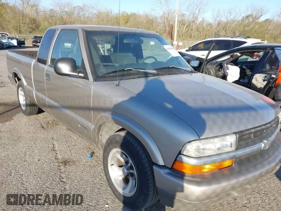 1998 Chevrolet S-10 LS с VIN 1GCCS19X8W8251341, выставлен на аукционе IAAI как лот 41838158 с пробегом 49 796 миль миль и . История ставок и продаж доступна на DreamBid. Изображение 1.