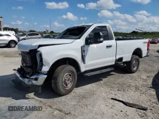 2024 Ford F-250 z VIN 1FTRF2BA7RED11710, wystawiony jako Copart lot #49985615 z przebiegiem 17 297 mil mil oraz Nie do naprawy • Non repairable. Historia ofert i sprzedaży dostępna na DreamBid. Obrazek 1.