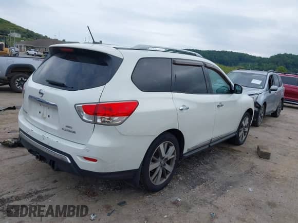 2014 Nissan Pathfinder SL with VIN 5N1AR2MM5EC727350, listed as a IAAI auction lot 43003553 with 131,867 mi miles and . Bid and sale history available at DreamBid. Image 4.