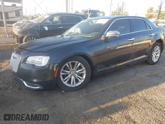 2016 Chrysler 300 Anniversary Edition с VIN 2C3CCAAG6GH307818, выставлен на аукционе IAAI как лот 43292170 с пробегом 107 627 миль миль и . История ставок и продаж доступна на DreamBid. Изображение 2.