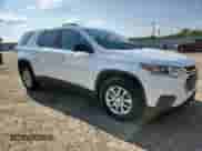 2021 Chevrolet Traverse LS z VIN 1GNEVFKW3MJ155743, wystawiony jako Copart lot #80560905 z przebiegiem Nie podano mil oraz Szkoda całkowita • Salvage title. Historia ofert i sprzedaży dostępna na DreamBid. Obrazek 4.
