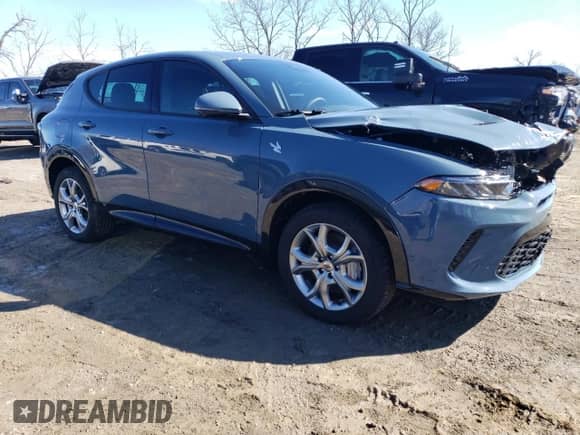 2024 Dodge Hornet R/T z VIN ZACPDFCW3R3A23874, wystawiony jako Copart lot #47534075 z przebiegiem 15 mil mil oraz Szkoda całkowita • Salvage title. Historia ofert i sprzedaży dostępna na DreamBid. Obrazek 4.