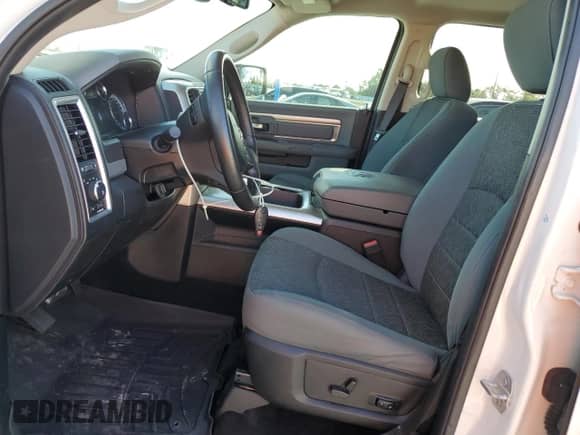 2017 Ram 1500 Big Horn z VIN 1C6RR6LG0HS542795, wystawiony jako Copart lot #81883225 z przebiegiem 47 298 mil mil oraz Szkoda całkowita • Salvage title. Historia ofert i sprzedaży dostępna na DreamBid. Obrazek 7.