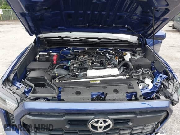 2024 Toyota Tacoma SR5 z VIN 3TYLB5JN8RT056829, wystawiony jako IAAI lot #43202811 z przebiegiem 5 867 mil mil oraz . Historia ofert i sprzedaży dostępna na DreamBid. Obrazek 10.