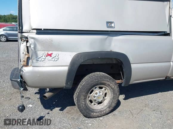 2004 Chevrolet Silverado 2500HD Work Truck with VIN 1GCHK24U24E170973, listed as a IAAI auction lot 43080160 with 291,959 mi miles and . Bid and sale history available at DreamBid. Image 6.