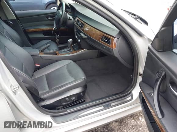 2009 BMW 3 Series 328i with VIN WBAPH73569A175459, listed as a IAAI auction lot 42446577 with 188,345 mi miles and . Bid and sale history available at DreamBid. Image 5.