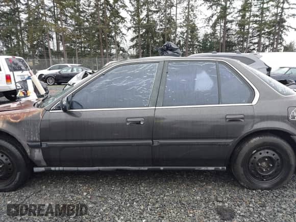 1990 Honda Accord LX z VIN JHMCB7658LC087442, wystawiony jako IAAI lot #41237681 z przebiegiem 215 972 mil mil oraz . Historia ofert i sprzedaży dostępna na DreamBid. Obrazek 13.