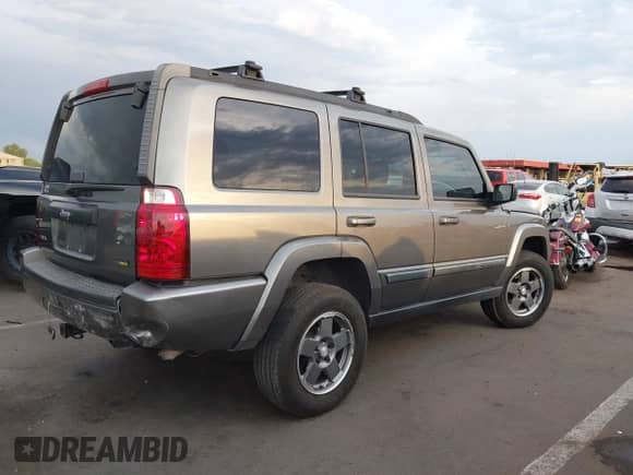 2008 Jeep Commander Sport с VIN 1J8HG48NX8C172027, выставлен на аукционе IAAI как лот 42756337 с пробегом 178 777 миль миль и . История ставок и продаж доступна на DreamBid. Изображение 4.