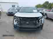 2025 Mitsubishi Outlander SE z VIN JA4J4VA83SZ016874, wystawiony jako IAAI lot #43491496 z przebiegiem 8 726 mil mil oraz . Historia ofert i sprzedaży dostępna na DreamBid. Obrazek 13.