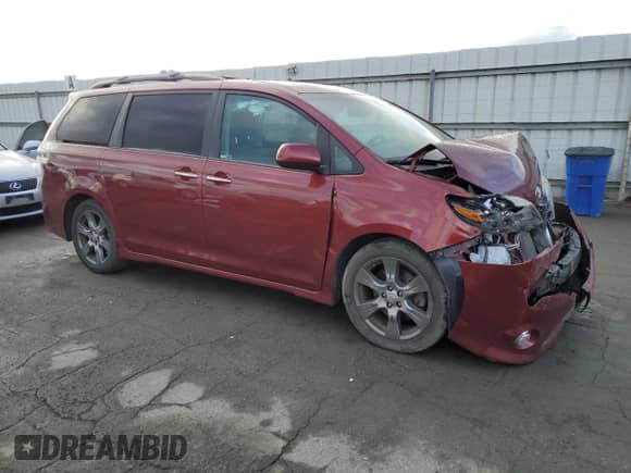 2017 Toyota Sienna SE with VIN 5TDXZ3DC6HS832283, listed as a Copart auction lot 86593455 with 63,070 mi miles and Salvage title. Bid and sale history available at DreamBid. Image 4.