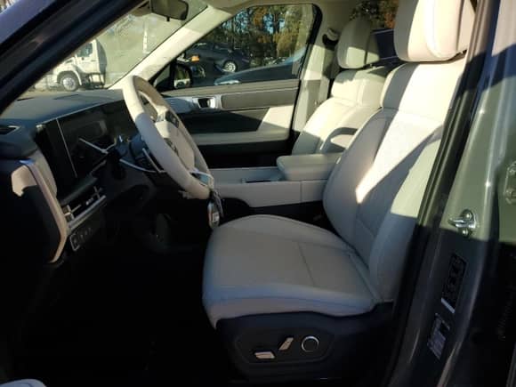 2024 Hyundai Santa Fe SEL с VIN 5NMP24GL5RH016238, выставлен на аукционе Copart как лот 80217604 с пробегом 4 498 миль миль и Списание • Salvage title. История ставок и продаж доступна на DreamBid. Изображение 7.