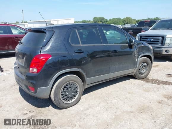 2018 Chevrolet Trax LS z VIN 3GNCJKSB3JL160860, wystawiony jako IAAI lot #43195256 z przebiegiem 128 748 mil mil oraz . Historia ofert i sprzedaży dostępna na DreamBid. Obrazek 4.