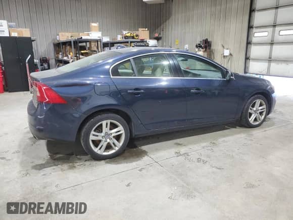 2014 Volvo S60 T5 z VIN YV1612FH8E1287504, wystawiony jako Copart lot #84885115 z przebiegiem 106 068 mil mil oraz Czysty tytuł • Clean title. Historia ofert i sprzedaży dostępna na DreamBid. Obrazek 3.