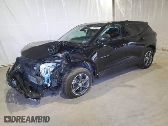 2025 Chevrolet Blazer LT z VIN 3GNKBHR46SS138460, wystawiony jako Copart lot #82117145 z przebiegiem 21 812 mil mil oraz Szkoda całkowita • Salvage title. Historia ofert i sprzedaży dostępna na DreamBid. Obrazek 1.