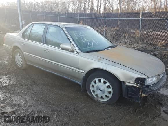 1993 Honda Accord с VIN JHMCB7683PC007187, выставлен на аукционе Copart как лот 42311515 с пробегом 131 995 миль миль и Списание • Salvage title. История ставок и продаж доступна на DreamBid. Изображение 4.