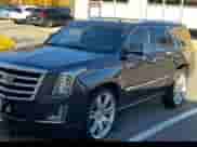 2015 Cadillac Escalade Premium z VIN 1GYS4NKJ3FR708922, wystawiony jako Copart lot #90539155 z przebiegiem 170 591 mil mil oraz Czysty tytuł • Clean title. Historia ofert i sprzedaży dostępna na DreamBid. Obrazek 2.