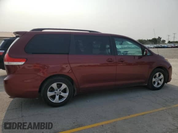 2014 Toyota Sienna LE with VIN 5TDKK3DC5ES453186, listed as a Copart auction lot 58608075 with 152,732 mi miles and Salvage title. Bid and sale history available at DreamBid. Image 3.