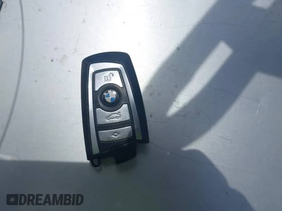 2011 BMW 7 Series 750Li z VIN WBAKB8C56BCY65806, wystawiony jako IAAI lot #42283560 z przebiegiem 100 893 mil mil oraz . Historia ofert i sprzedaży dostępna na DreamBid. Obrazek 11.