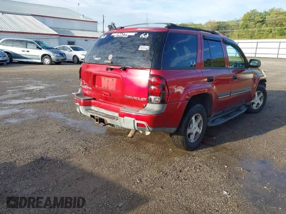 2002 Chevrolet TrailBlazer LTZ z VIN 1GNDT13S422248181, wystawiony jako IAAI lot #43380937 z przebiegiem 216 044 mil mil oraz . Historia ofert i sprzedaży dostępna na DreamBid. Obrazek 4.