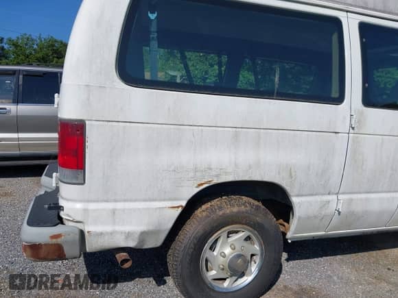 2002 Ford Econoline Cargo with VIN 1FTNE242X2HA90857, listed as a IAAI auction lot 42716391 with 103,796 mi miles and . Bid and sale history available at DreamBid. Image 12.