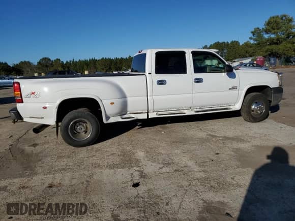 2005 Chevrolet Silverado 3500 DRW Wrk Trk with VIN 1GCJK332X5F883347, listed as a Copart auction lot 86199094 with 107,562 mi miles and Salvage title. Bid and sale history available at DreamBid. Image 3.