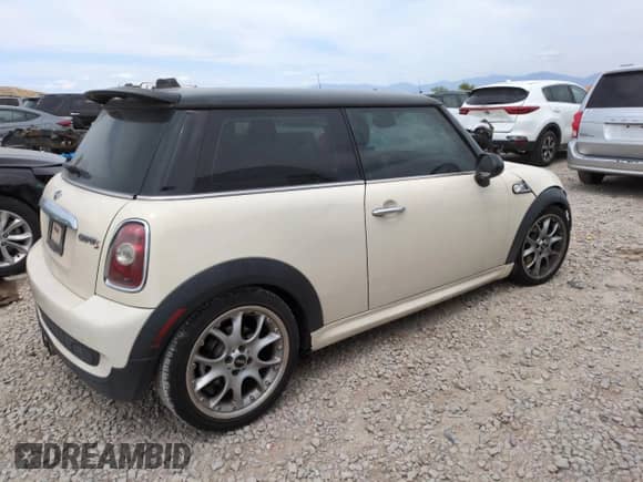 2009 MINI Hardtop S with VIN WMWMF73569TW87347, listed as a Copart auction lot 59445035 with 118,336 mi miles and Salvage title. Bid and sale history available at DreamBid. Image 3.